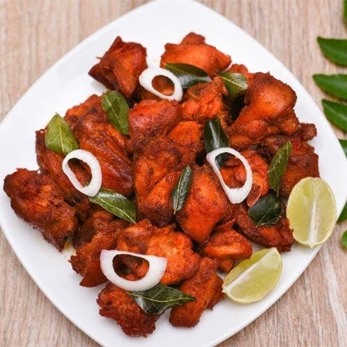Bocconcini di pollo marinati in un mix di spezie